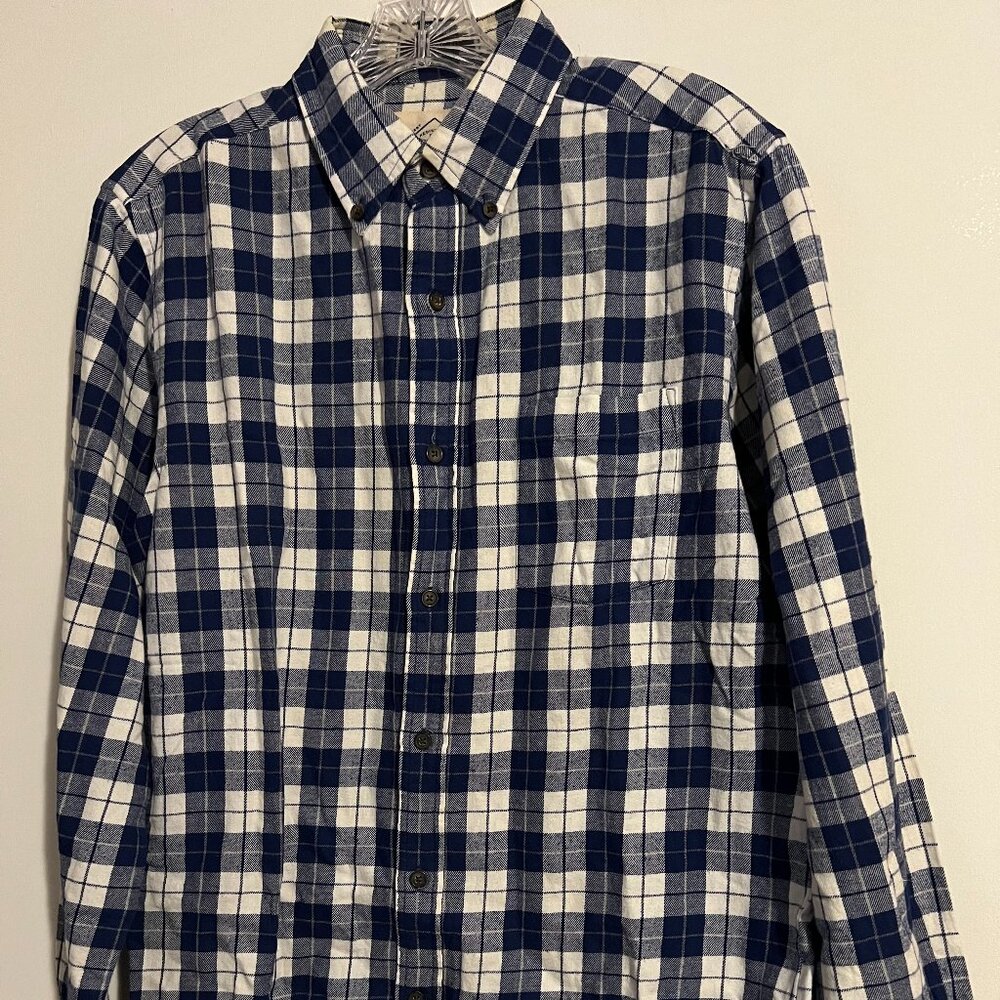 St. John’s Bay Classic Fit Blue and White Long Sleeve Flannel – size S